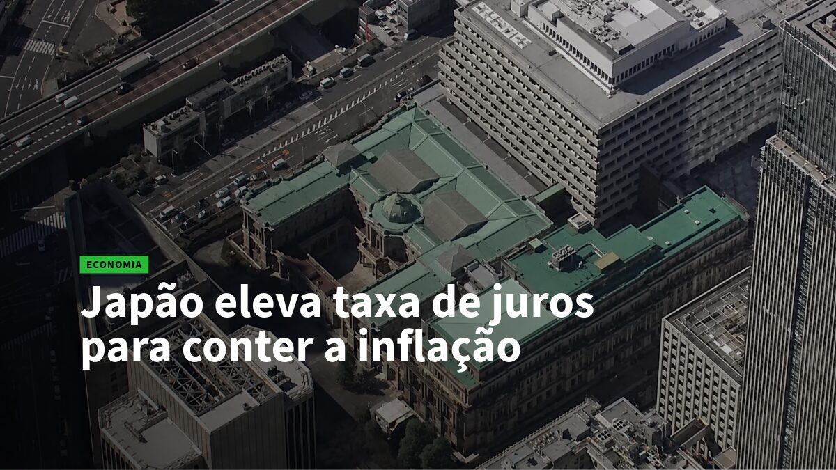 Aerial view of a dense city with a bold Portuguese news headline 'Japão eleva taxa de juros para conter a inflação' and a green ECONOMIA tag.