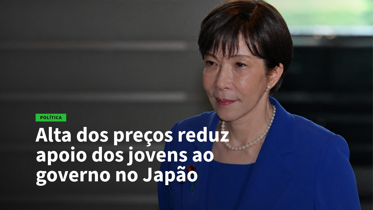 Notícia política: mulher em blazer azul com a manchete 'Alta dos preços reduz apoio dos jovens ao governo no Japão'.