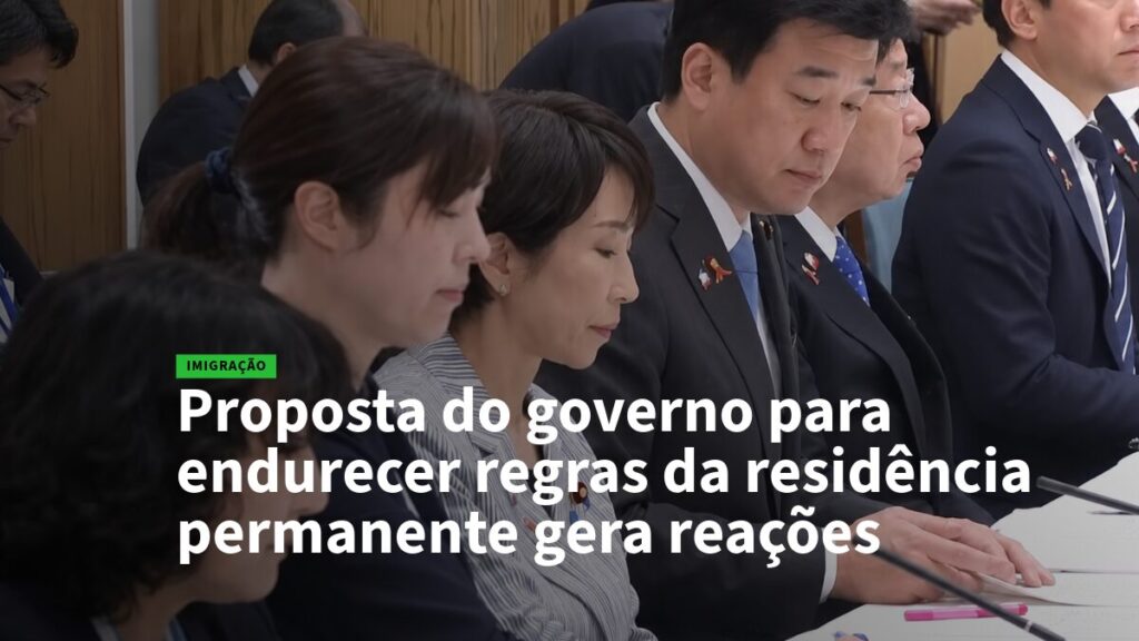 Painel de notícias com autoridades em reunião discutindo imigração; proposta do governo endurecer regras da residência permanente (notícia).