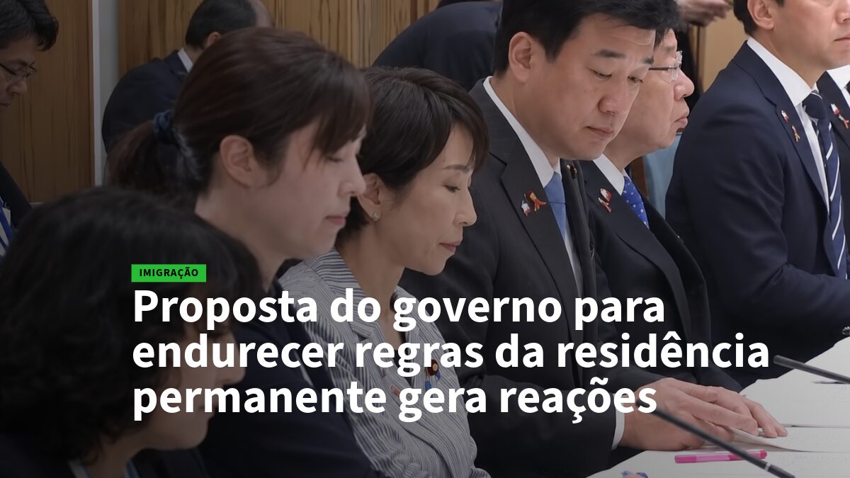 Painel de notícias com autoridades em reunião discutindo imigração; proposta do governo endurecer regras da residência permanente (notícia).