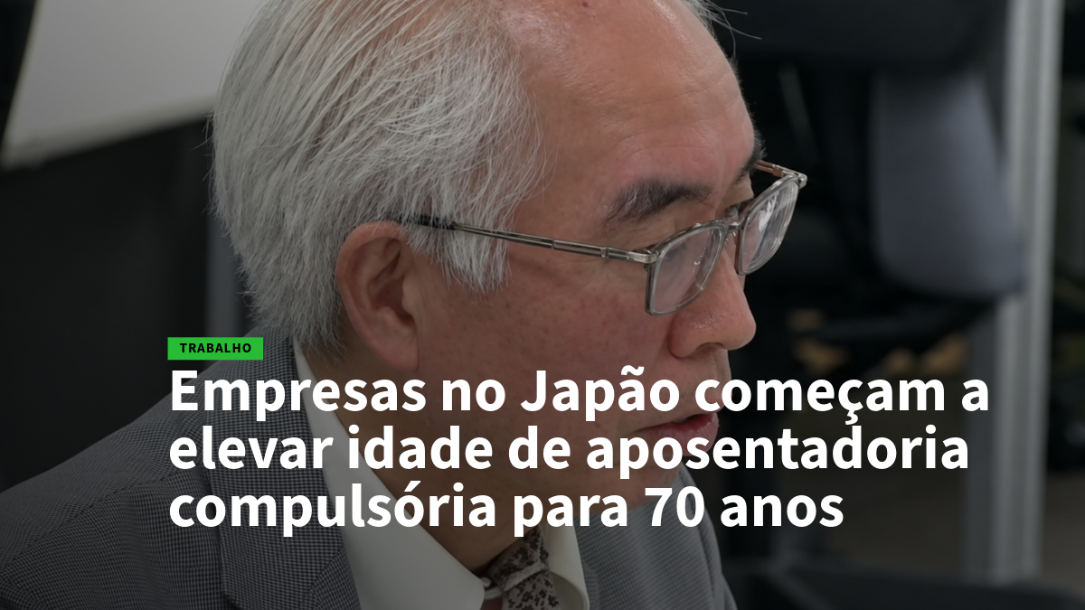 Homem idoso com óculos em destaque, notícia sobre empresas no Japão aumentando a idade de aposentadoria para 70 anos.